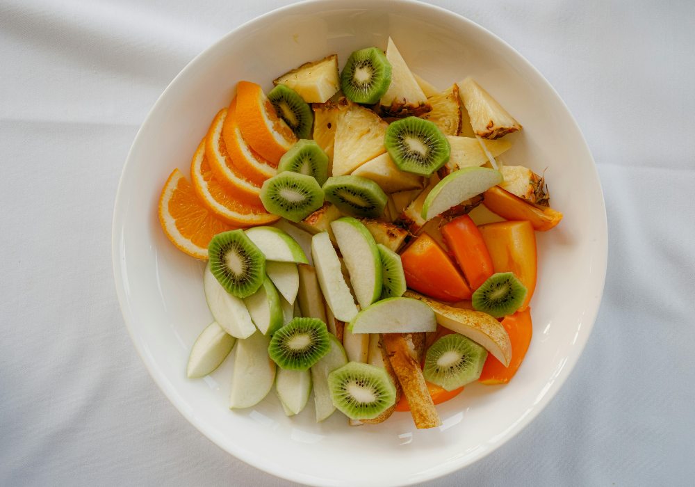 Verschiedenes Obst in einer Schüssel.